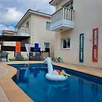 بيت للعطل Chromata Means Colorful For A Much-needed Sunny Escape, Check Your Stay!