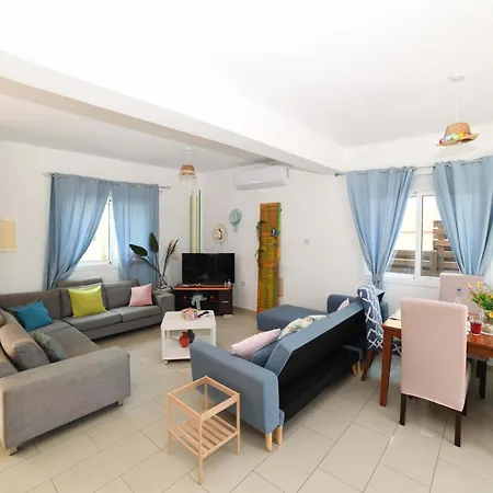 Chromata Means Colorful For A Much-needed Sunny Escape, Check Your Stay! Дом отдыха Протарас