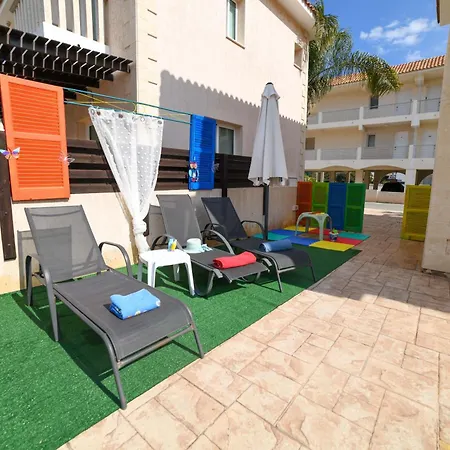 Сasa de vacaciones Chromata Means Colorful For A Much-needed Sunny Escape, Check Your Stay!