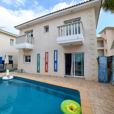 Дом отдыха Chromata Means Colorful For A Much-needed Sunny Escape, Check Your Stay! Протарас