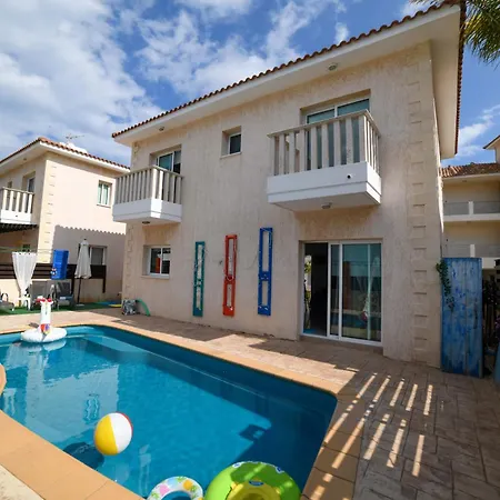 Ferienhaus Chromata Means Colorful For A Much-needed Sunny Escape, Check Your Stay! *