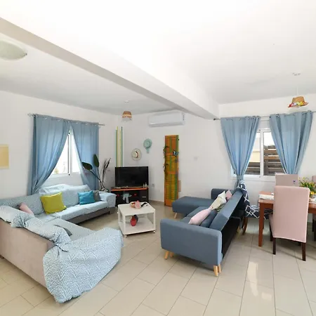 Сasa de vacaciones Chromata Means Colorful For A Much-needed Sunny Escape, Check Your Stay!