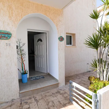 Dom wakacyjny Chromata Means Colorful For A Much-needed Sunny Escape, Check Your Stay! Protaras