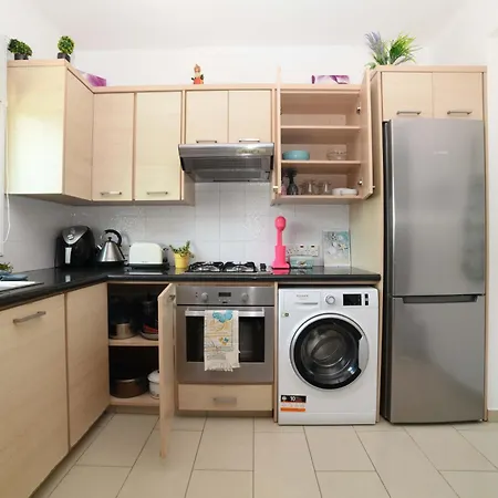 Дом отдыха Chromata Means Colorful For A Much-needed Sunny Escape, Check Your Stay!