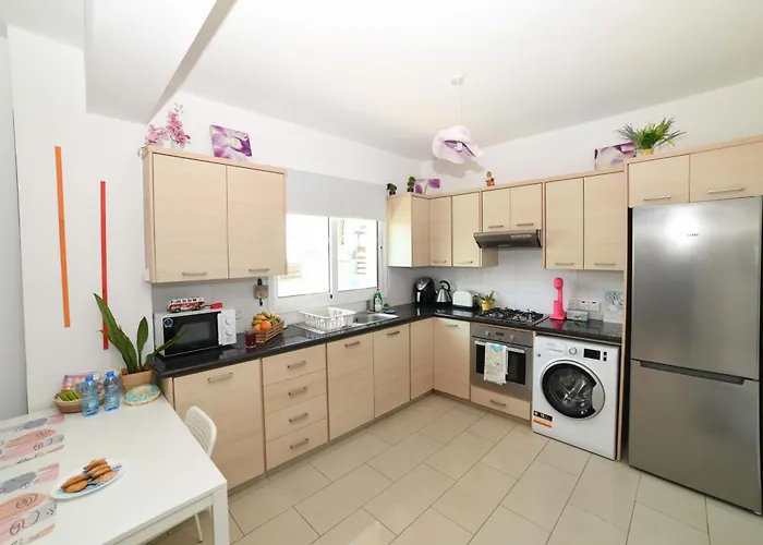 Dom wakacyjny Chromata Means Colorful For A Much-needed Sunny Escape, Check Your Stay!