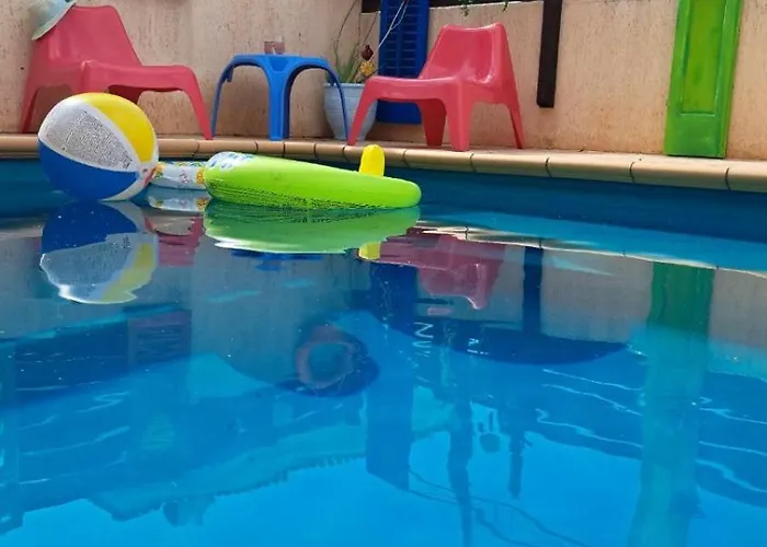 Dom wakacyjny Chromata Means Colorful For A Much-needed Sunny Escape, Check Your Stay!