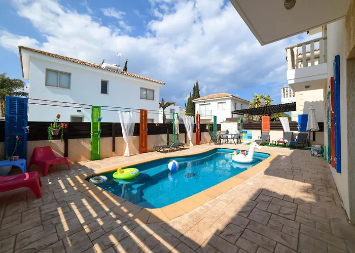 度假居 Chromata Means Colorful For A Much-needed Sunny Escape, Check Your Stay! 普罗塔拉斯