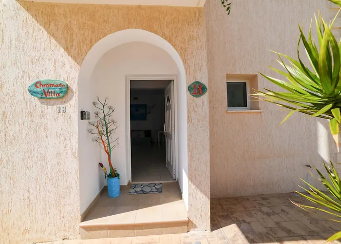 Dom wakacyjny Chromata Means Colorful For A Much-needed Sunny Escape, Check Your Stay!