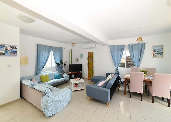 Dom wakacyjny Chromata Means Colorful For A Much-needed Sunny Escape, Check Your Stay!