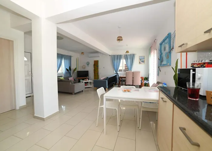 Chromata Means Colorful For A Much-needed Sunny Escape, Check Your Stay! Dom wakacyjny Protaras