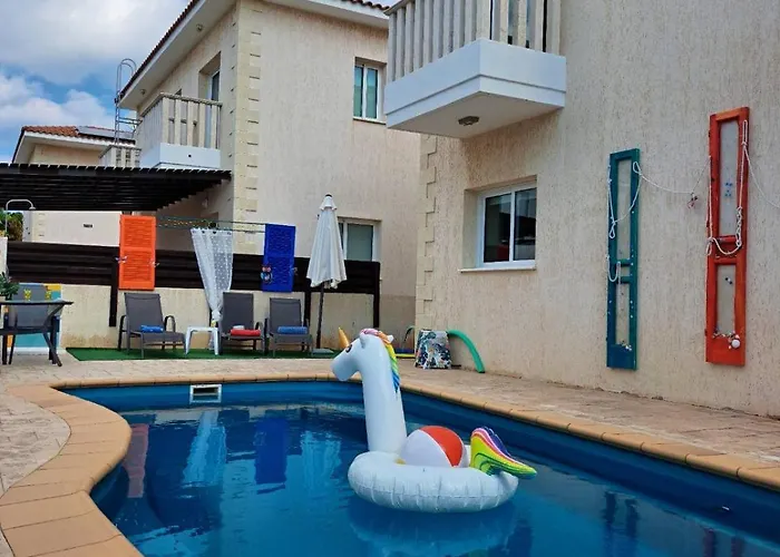 度假居 Chromata Means Colorful For A Much-needed Sunny Escape, Check Your Stay!